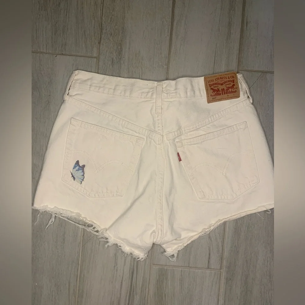 Levi's White Jean Shorts with Butterfly Design - Picture 2 of 4